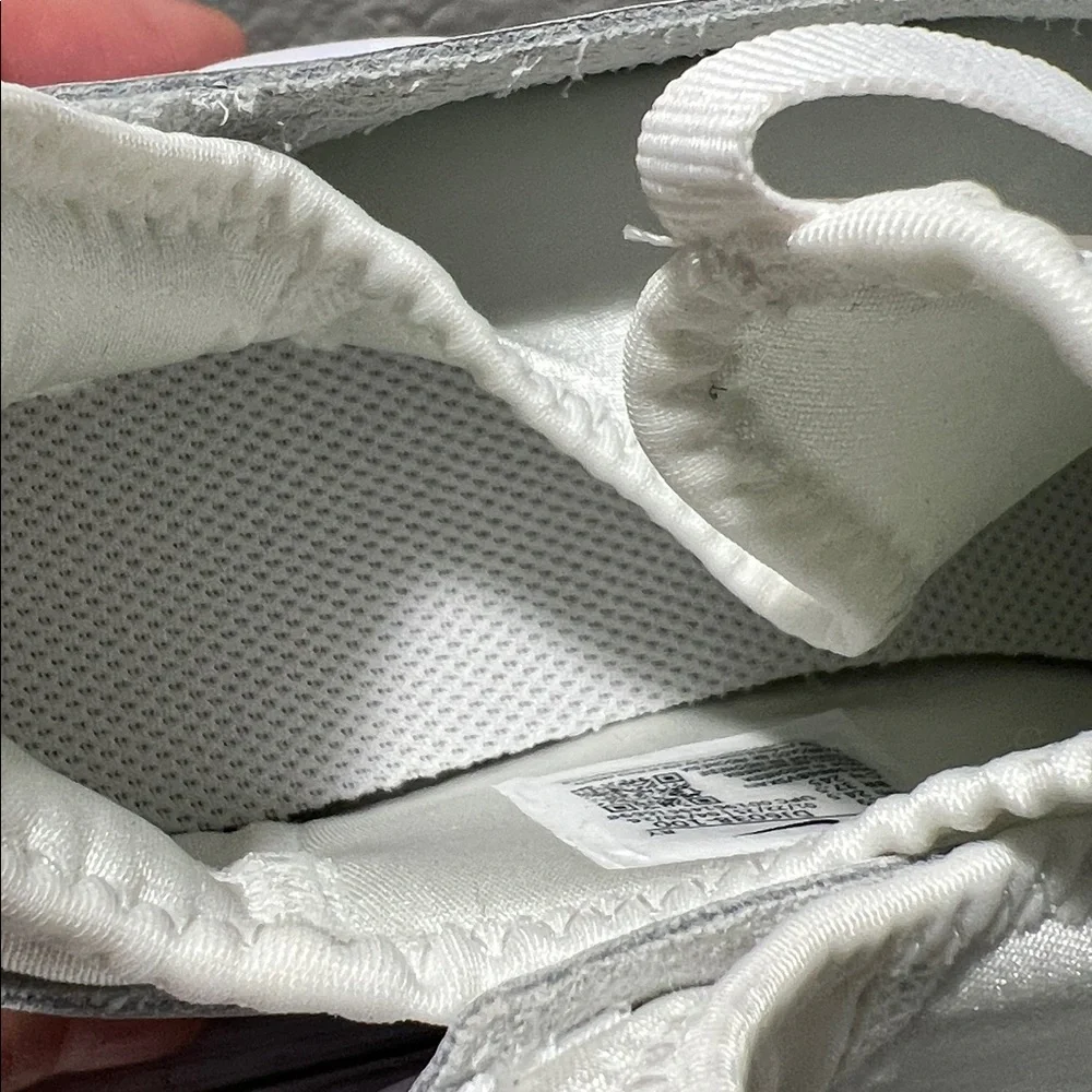 Nike Flex runner 2 Running Shoe Slip-On Sneaker white youth size 6.5Y DJ6038 100